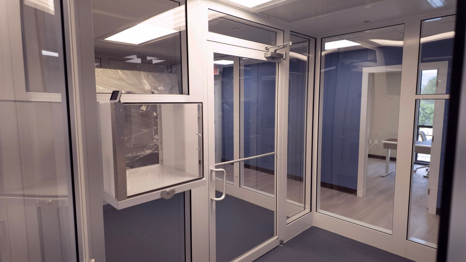 USP <797> certified sterile cleanroom with pass-through chamber and laminar-flow hood